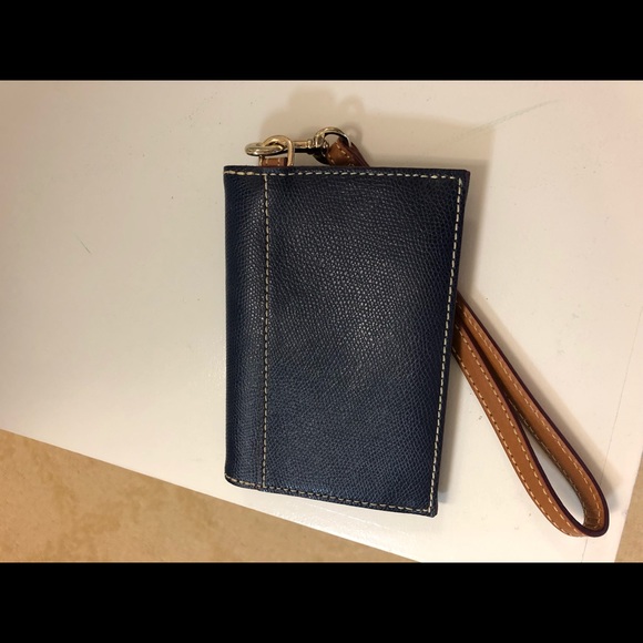 Dooney & Bourke wallet - like new - Picture 2 of 2